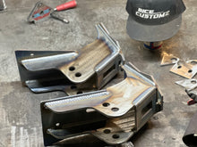 Load image into Gallery viewer, 14+ Ram 2500 “Traction Bar” Axle Brackets
